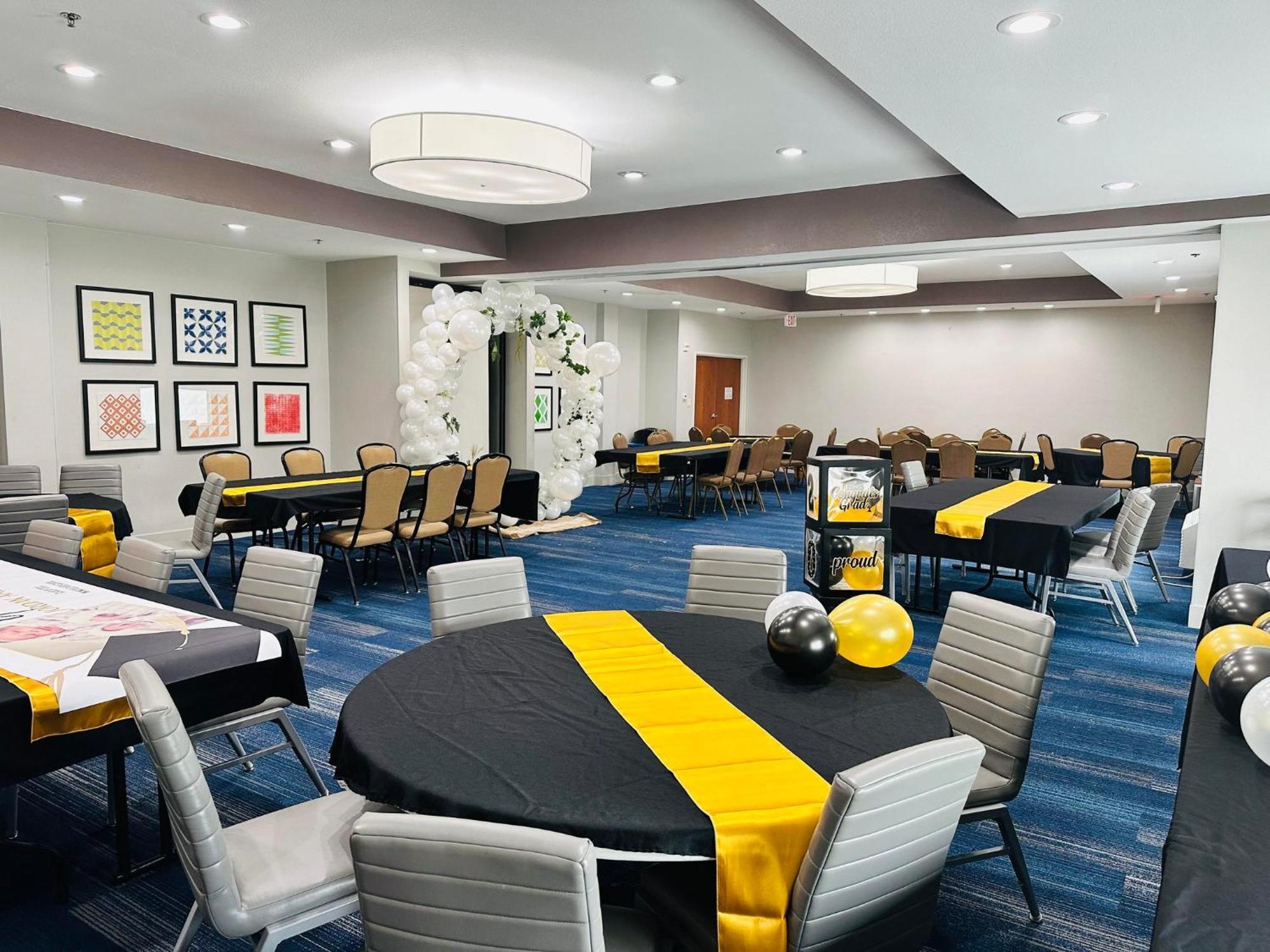 Holiday Inn Express Hotel & Suites Mansfield By Ihg Exterior foto